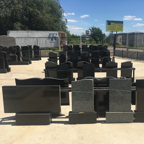 Цена на памятник из гранита на могилу в ПМР - заказать гранитный памятник в Приднестровье с установкой