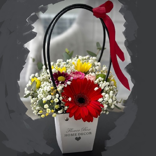 Красивая цветочная корзина с яркими свежими цветами - купить и заказать доставку букетов в Тирасполе