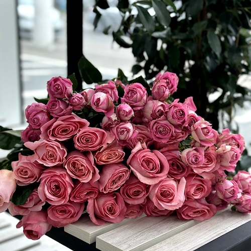 Свежие, красивые, пышные букеты цветов в Тирасполе по Лучшей цене в ПМР - ромашки, тюльпаны, розы, гортензии, пионы