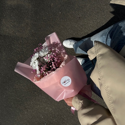 Букет из хризантем и гипсофил - Доставка цветов в Тирасполе от  рублей ПМР