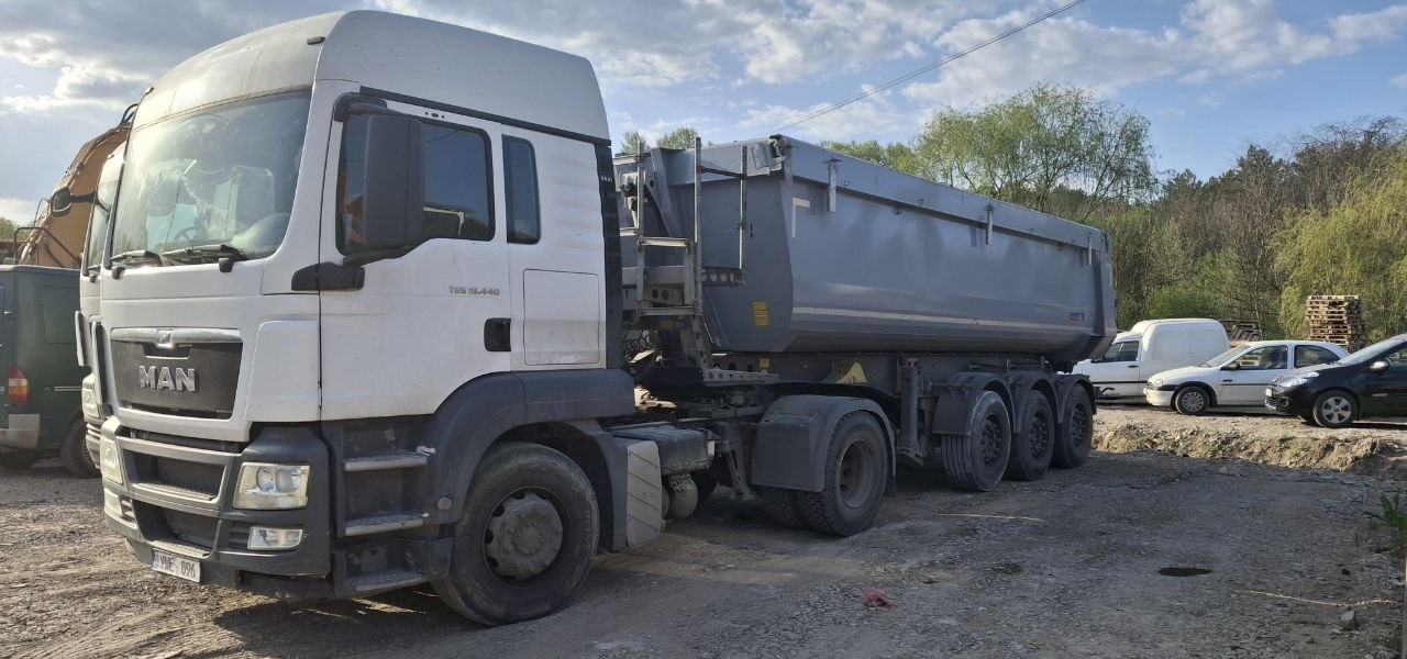 Închiriere camioane pentru construcții Chișinău: MAN 25t, fiabilitate și performanță.