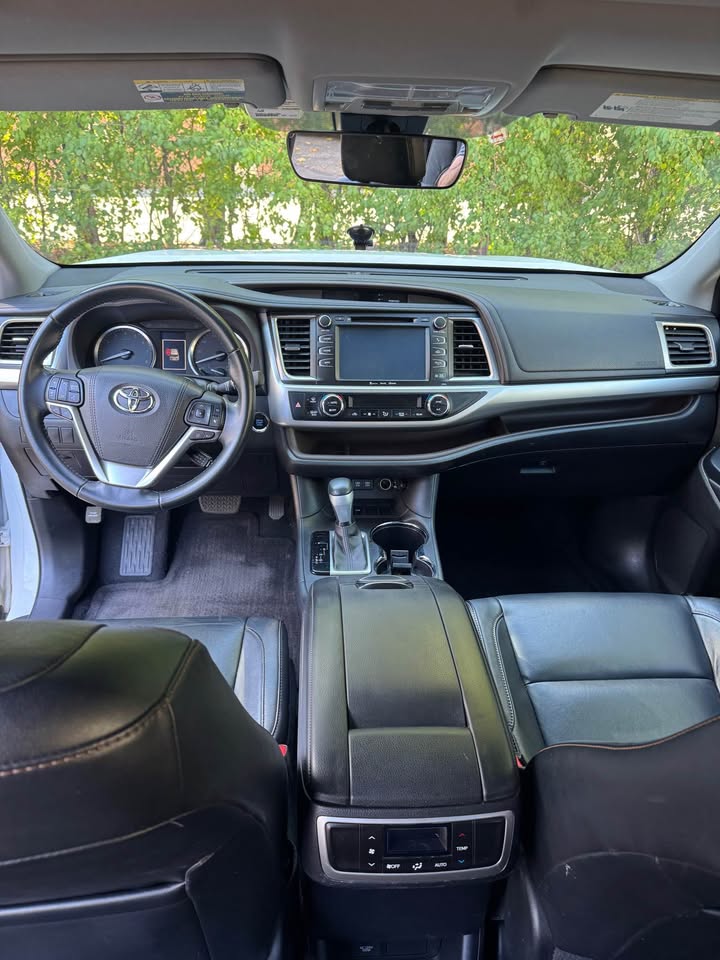 URGENT SALE! 2017 Highlander V6 (105k) – Excellent Condition, Illinois, Winter Ready