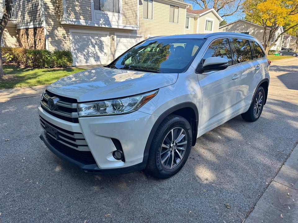 Toyota Highlander 2017 – Reliable, Clean, CHEAP for IL! Price Negotiable