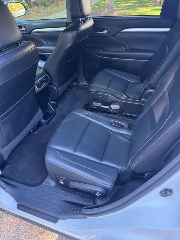 Meticulously Maintained 2017 Highlander in IL! 105k Miles, NEW Brakes-Battery