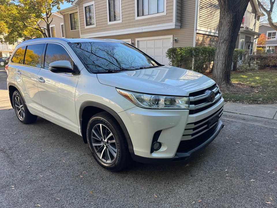 Best Deal! 2017 Toyota Highlander – Chicago, Naperville, Schaumburg, Joliet, Elgin